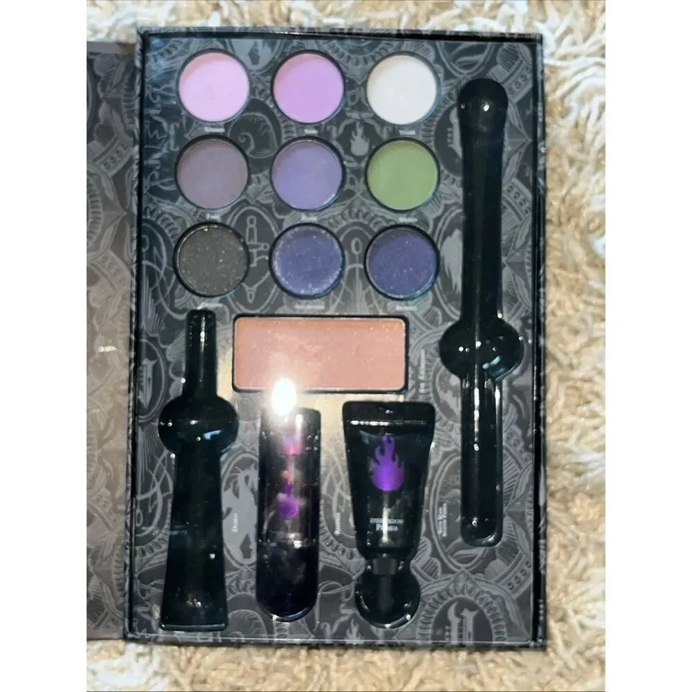 DISNEY VILLAINS  EVIL QUEEN  CAST A SPELL  BEAUTY BOOK